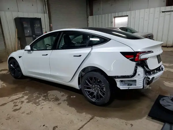 5YJ3E1EA2SF051302 2025 TESLA MODEL 3 - Image 2