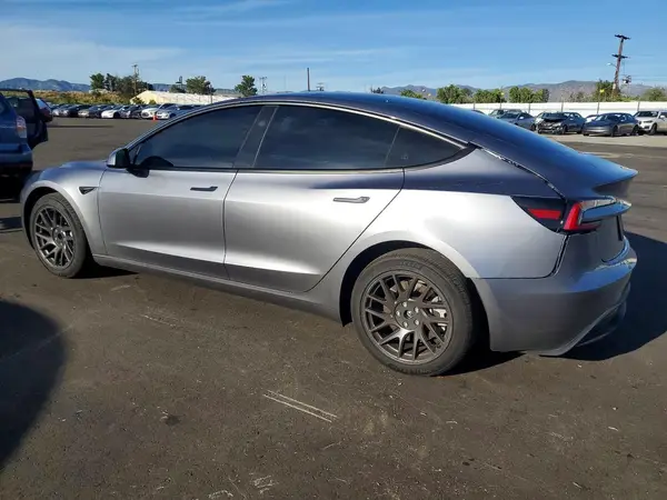 5YJ3E1EA2SF057438 2025 TESLA MODEL 3 - Image 2