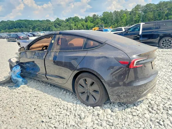 5YJ3E1EA2SF058766 2025 TESLA MODEL 3 - Image 2