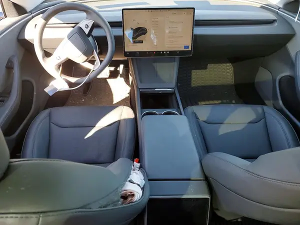 5YJ3E1EA2SF059562 2025 TESLA MODEL 3 - Image 8