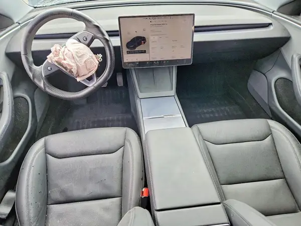 5YJ3E1EA2SF062316 2025 TESLA MODEL 3 - Image 8