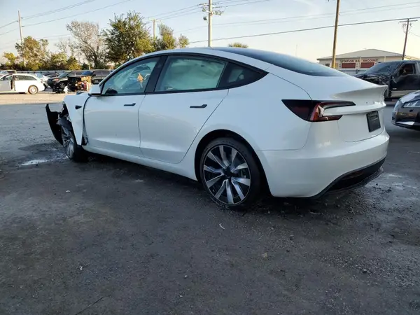 5YJ3E1EA2SF064373 2025 TESLA MODEL 3 - Image 2