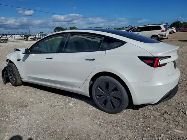 5YJ3E1EA2SF069833 2025 TESLA MODEL 3 - Image 2