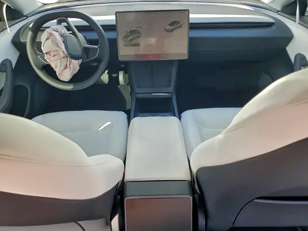 5YJ3E1EA2SF069833 2025 TESLA MODEL 3 - Image 8