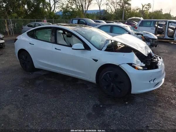 5YJ3E1EA2SF069895 2025 TESLA MODEL 3 - Image 1