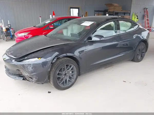 5YJ3E1EA2SF070478 2025 TESLA MODEL 3 - Image 2