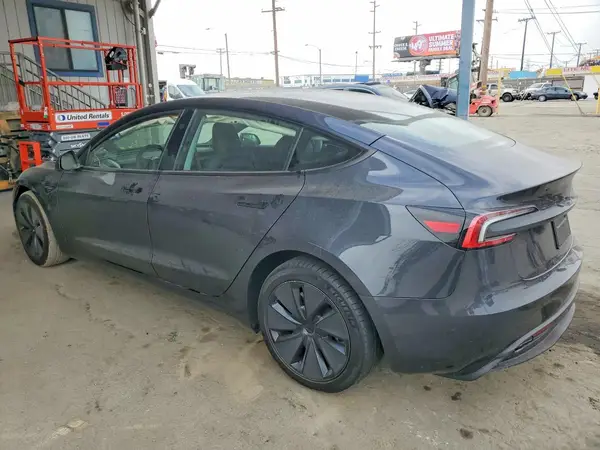 5YJ3E1EA2SF072425 2025 TESLA MODEL 3 - Image 2