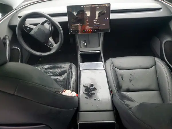 5YJ3E1EA2SF075048 2025 TESLA MODEL 3 - Image 8