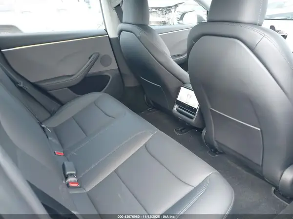 5YJ3E1EA2SF075678 2025 TESLA MODEL 3 - Image 8