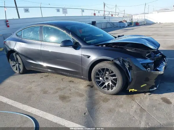 5YJ3E1EA2SF076152 2025 TESLA MODEL 3 - Image 1