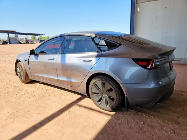 5YJ3E1EA2SF081058 2025 TESLA MODEL 3 - Image 2