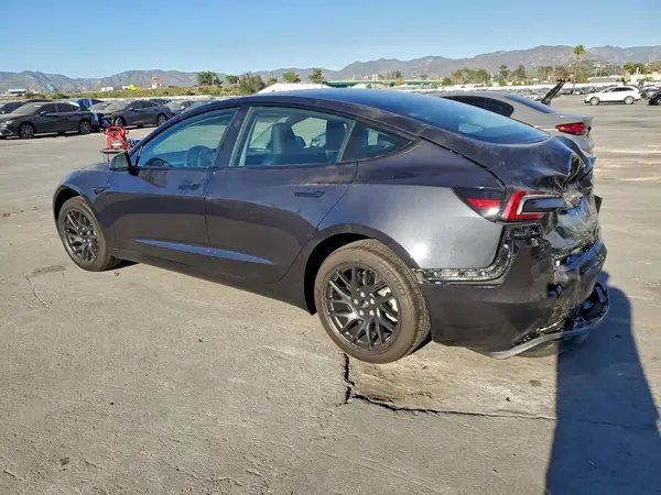 5YJ3E1EA2SF083005 2025 TESLA MODEL 3 - Image 2