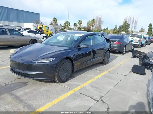 5YJ3E1EA2SF131733 2025 TESLA MODEL 3 - Image 2