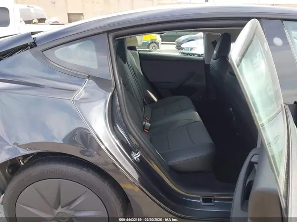 5YJ3E1EA2SF131733 2025 TESLA MODEL 3 - Image 8