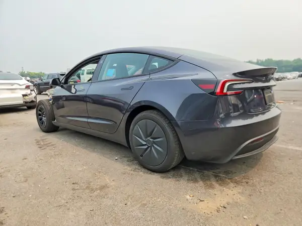 5YJ3E1EA2SF133904 2025 TESLA MODEL 3 - Image 2