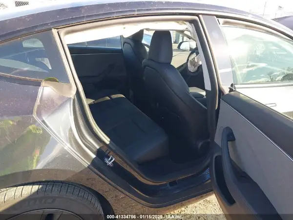 5YJ3E1EA2SF878958 2025 TESLA MODEL 3 - Image 8