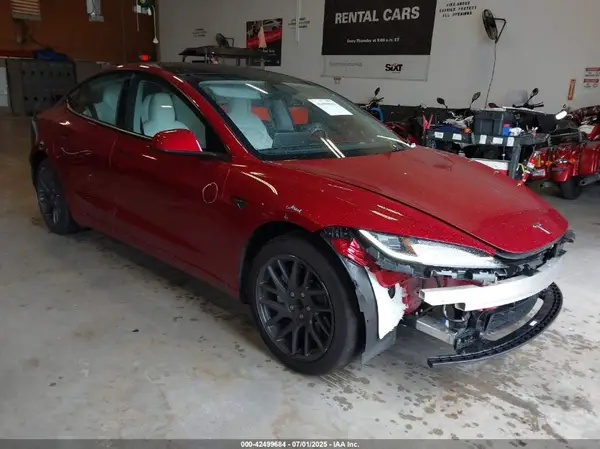 5YJ3E1EA2SF881830 2025 TESLA MODEL 3 - Image 1
