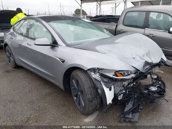 5YJ3E1EA2SF885408 2025 TESLA MODEL 3 - Image 1