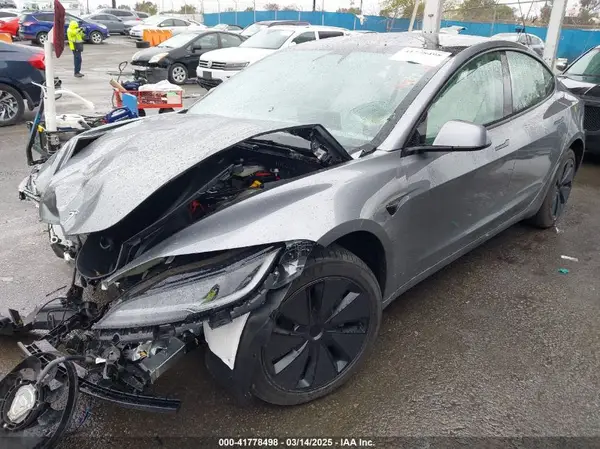 5YJ3E1EA2SF885408 2025 TESLA MODEL 3 - Image 2