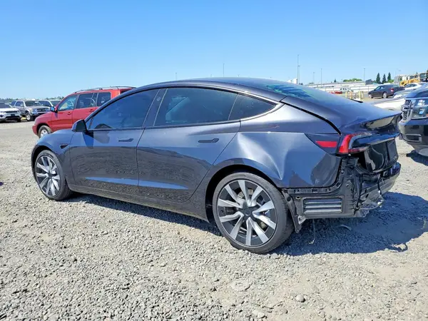 5YJ3E1EA2SF891807 2025 TESLA MODEL 3 - Image 2