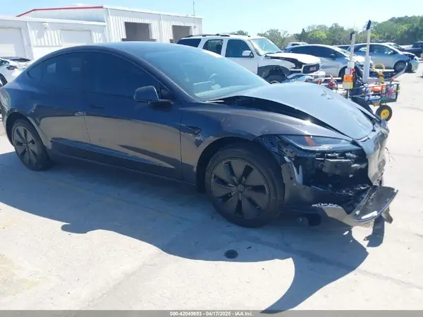 5YJ3E1EA2SF900943 2025 TESLA MODEL 3 - Image 1
