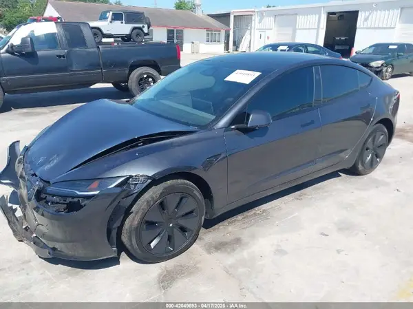 5YJ3E1EA2SF900943 2025 TESLA MODEL 3 - Image 2