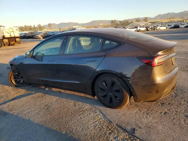 5YJ3E1EA2SF901381 2025 TESLA MODEL 3 - Image 2