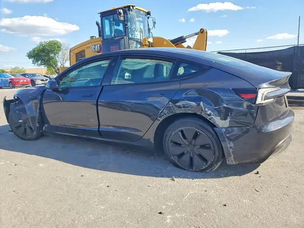 5YJ3E1EA2SF904135 2025 TESLA MODEL 3 - Image 2