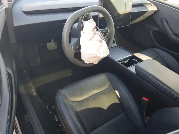 5YJ3E1EA2SF904135 2025 TESLA MODEL 3 - Image 8