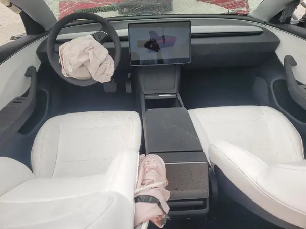 5YJ3E1EA2SF904586 2025 TESLA MODEL 3 - Image 8