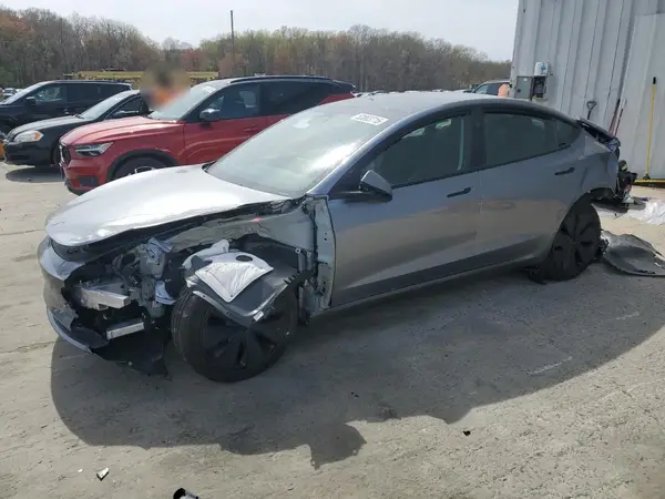5YJ3E1EA2SF908413 2025 TESLA MODEL 3 - Image 1