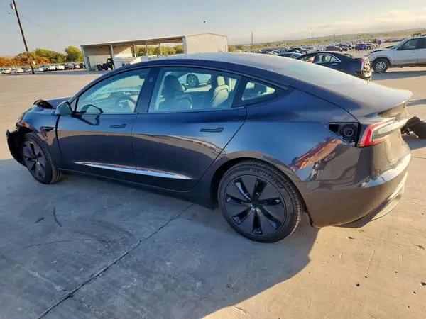 5YJ3E1EA2SF913305 2025 TESLA MODEL 3 - Image 2