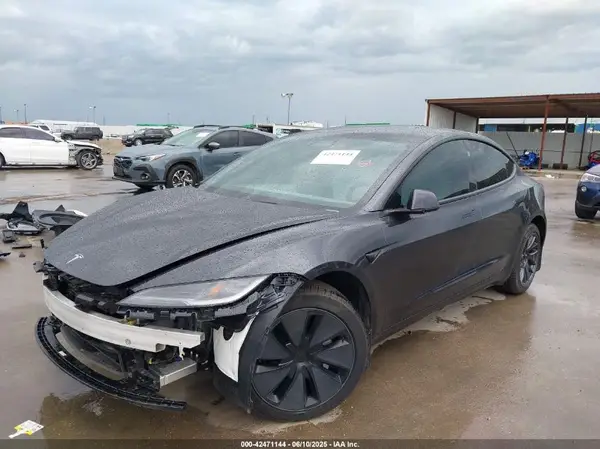 5YJ3E1EA2SF913370 2025 TESLA MODEL 3 - Image 2