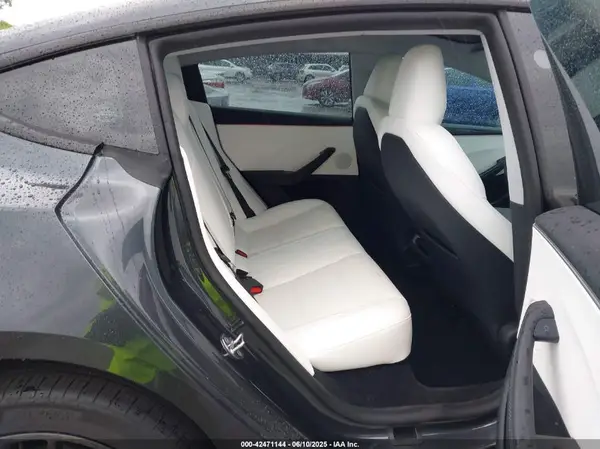 5YJ3E1EA2SF913370 2025 TESLA MODEL 3 - Image 8