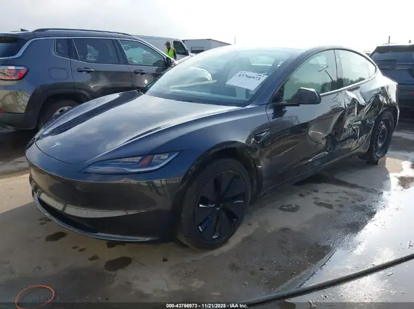 5YJ3E1EA2SF917208 2025 TESLA MODEL 3 - Image 2