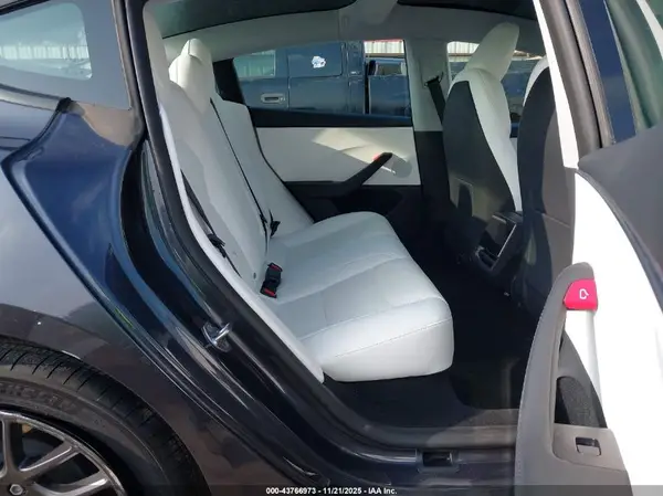 5YJ3E1EA2SF917208 2025 TESLA MODEL 3 - Image 8
