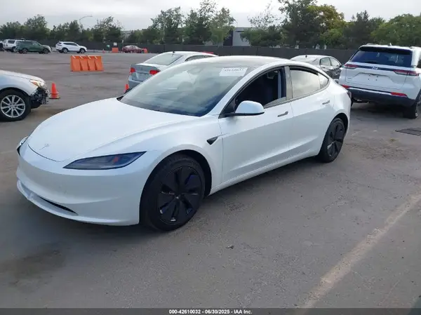 5YJ3E1EA2SF920965 2025 TESLA MODEL 3 - Image 2