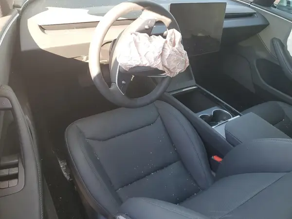 5YJ3E1EA2SF920979 2025 TESLA MODEL 3 - Image 8