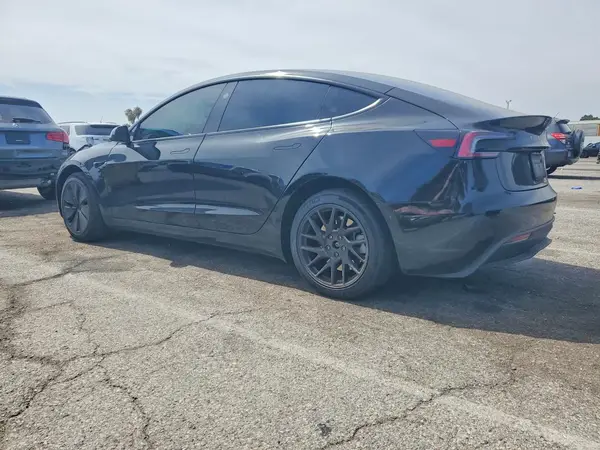 5YJ3E1EA2SF921274 2025 TESLA MODEL 3 - Image 2