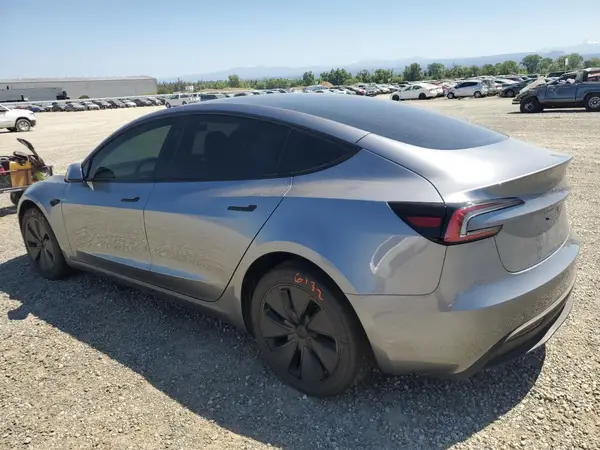 5YJ3E1EA2SF924854 2025 TESLA MODEL 3 - Image 2