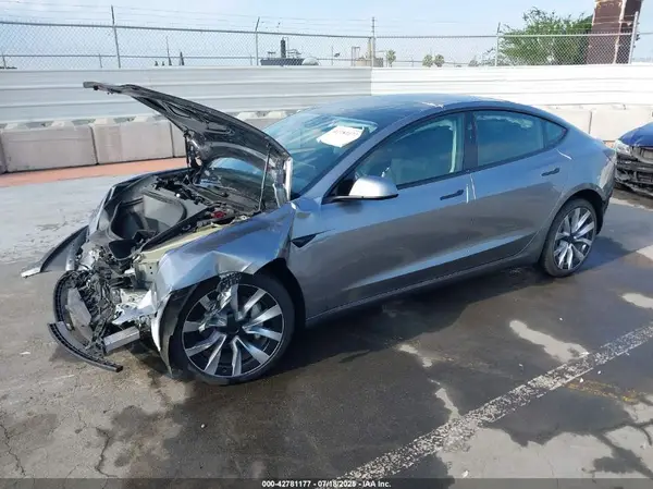 5YJ3E1EA2SF930895 2025 TESLA MODEL 3 - Image 2