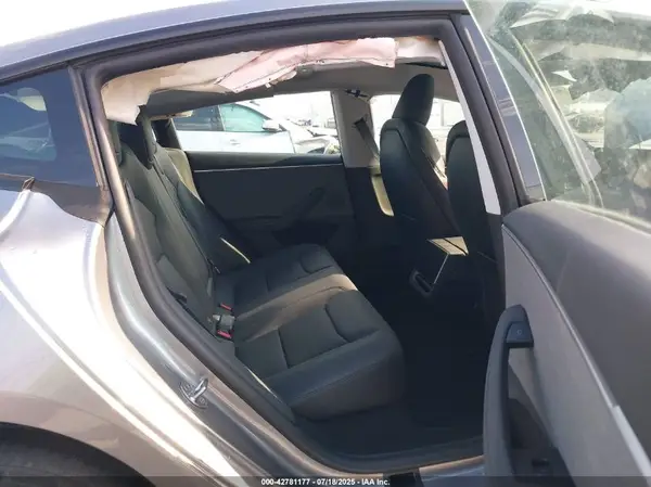 5YJ3E1EA2SF930895 2025 TESLA MODEL 3 - Image 8