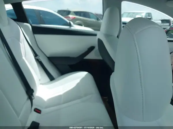 5YJ3E1EA2SF933490 2025 TESLA MODEL 3 - Image 8