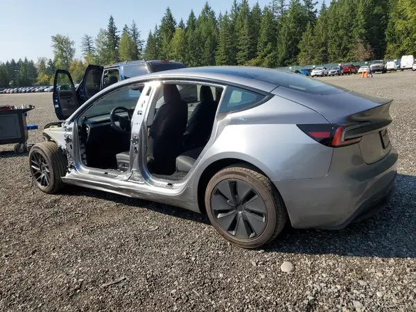 5YJ3E1EA2SF933540 2025 TESLA MODEL 3 - Image 2