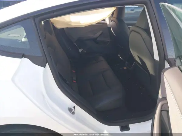 5YJ3E1EA2SF933926 2025 TESLA MODEL 3 - Image 8