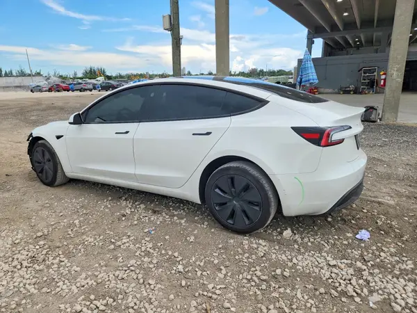 5YJ3E1EA2SF935515 2025 TESLA MODEL 3 - Image 2