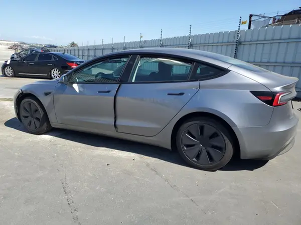 5YJ3E1EA2SF938799 2025 TESLA MODEL 3 - Image 2