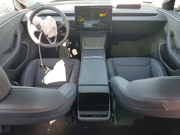 5YJ3E1EA2SF949303 2025 TESLA MODEL 3 - Image 8