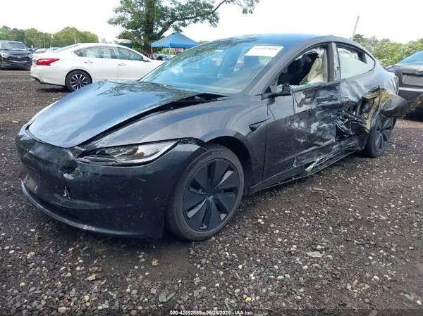 5YJ3E1EA2SF951939 2025 TESLA MODEL 3 - Image 2