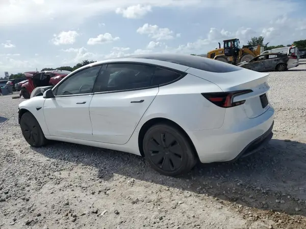 5YJ3E1EA2SF975464 2025 TESLA MODEL 3 - Image 2